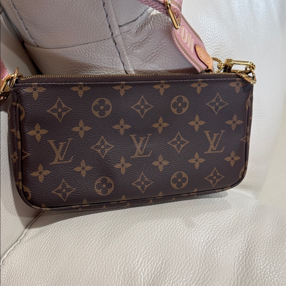 Authentic Multi Pochette Accessories with pink strap! 
In excellent condition! - Picture 5 of 17